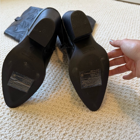 Black Western-Style Women's Boots - Picture 3 of 5